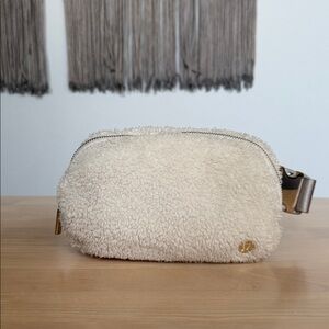 Lululemon Sherpa Everywhere Belt Bag 1L